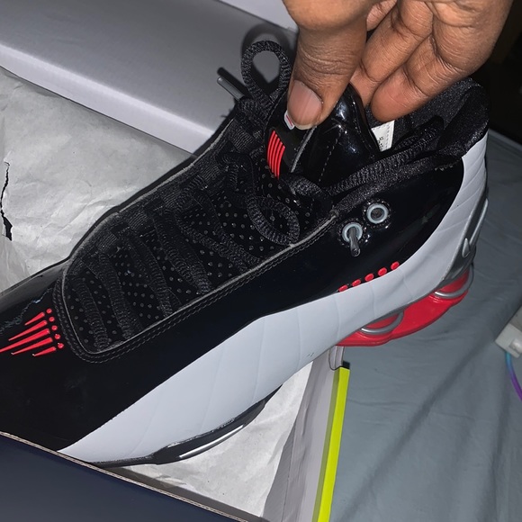 These are Nike shox bb4, vince carter shoes. - Picture 2 of 6